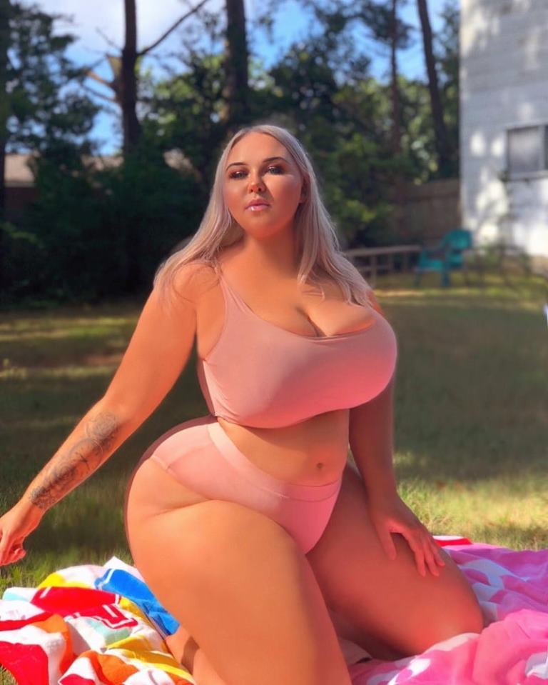 full figured model ashley